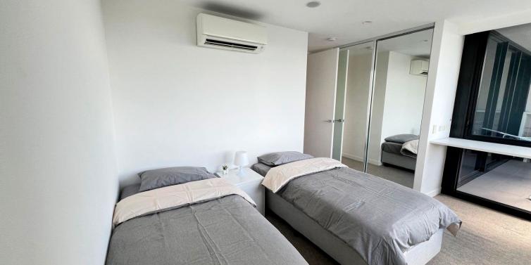 ESL Languges Johnson Shared Apartment Browns Brisbane
