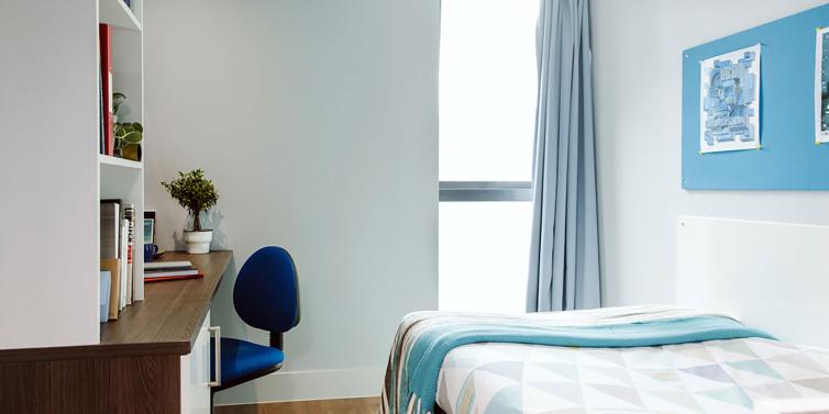 ESL Languages Host Residence Kaplan Bournemouth