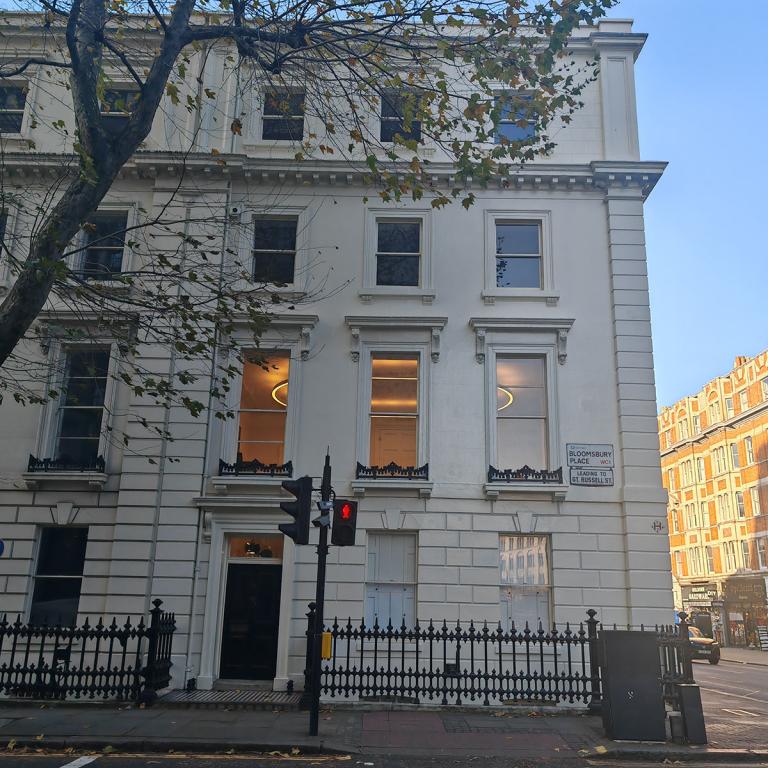 ESL Languages Kaplan London 30+ hero