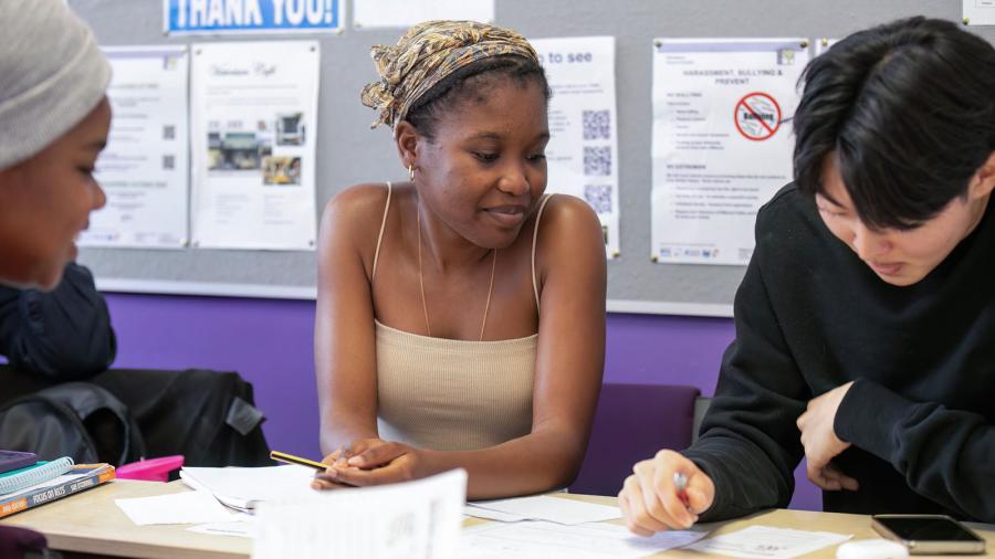ESL Languages Wimbledon School of English Young Adults gallery 4